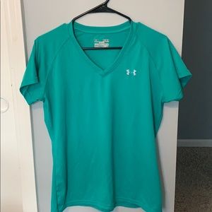 Under Armour semi-fitted athletic shirt. Medium.